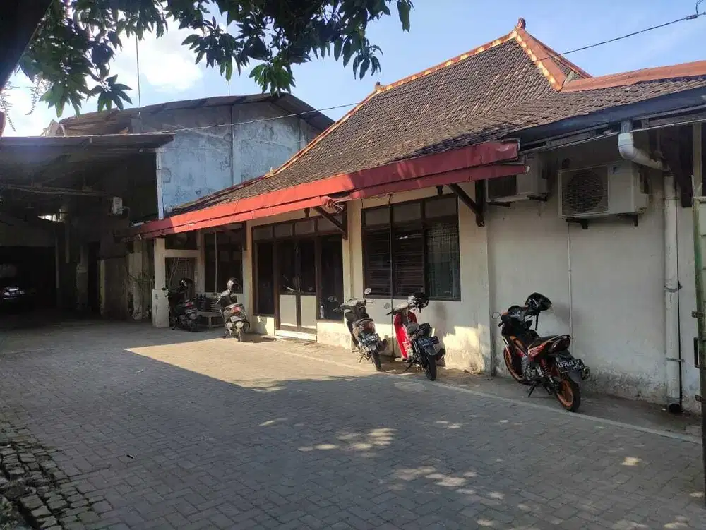 Gudang solo baru cemani pinggir jalan raya