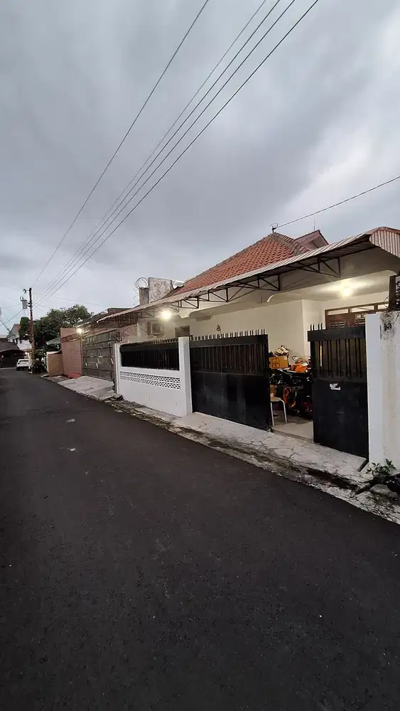 Rumah solo 50 dari jalan gajah Mada dekat stasiun balapan tirtonadi