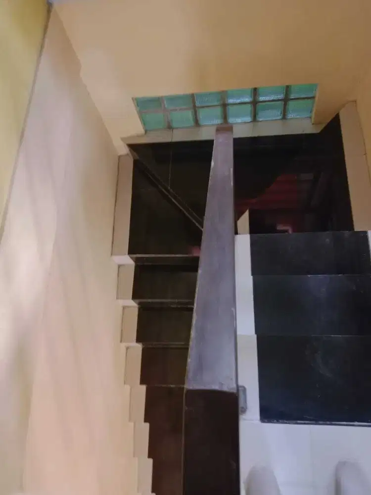 FOR SALE , Rumah 2 Lantai Full RENOV STRATEGIS di CLUSTER EdelwEIS