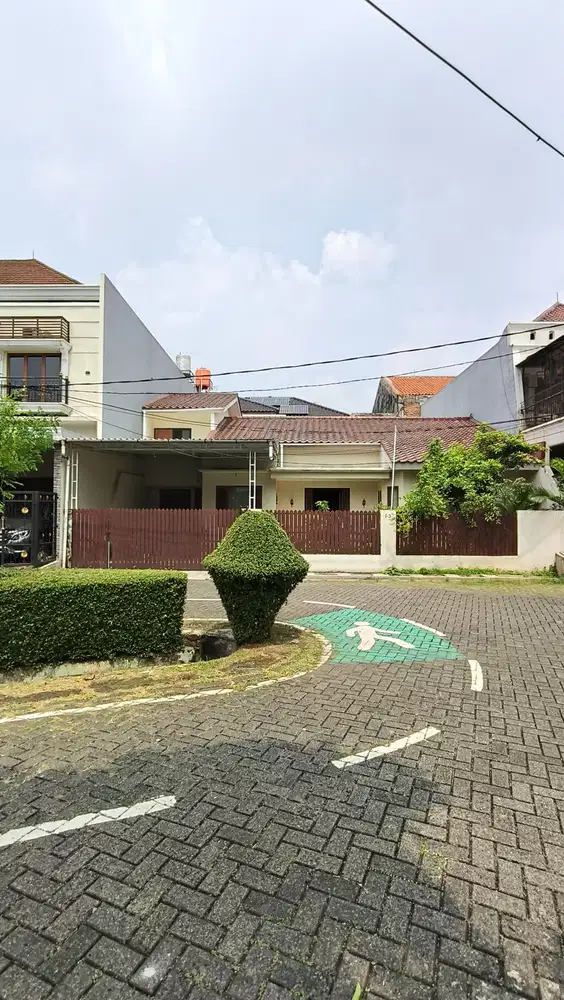 Rumah Dalam Cluster View Taman Akses Jalan Lebar 3 Menit ke Tol