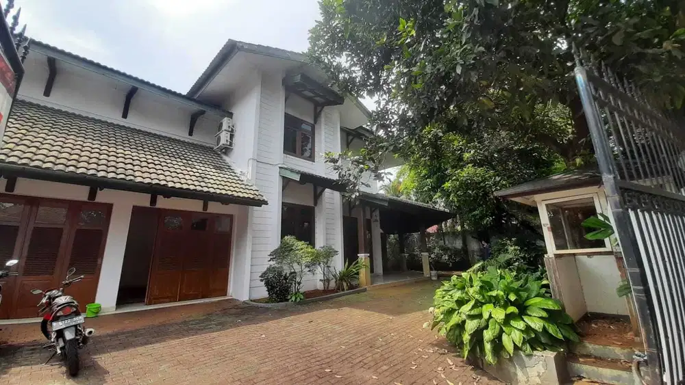 Dijual Rumah Lama Hitung Tanah Lokasi di Kemang Dalam