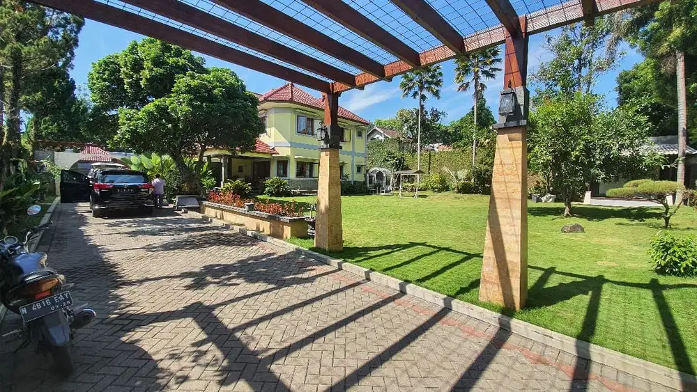 Rumah Villa Mewah Dekat Balaikota Among Tani dan Alun2 Kota Batu