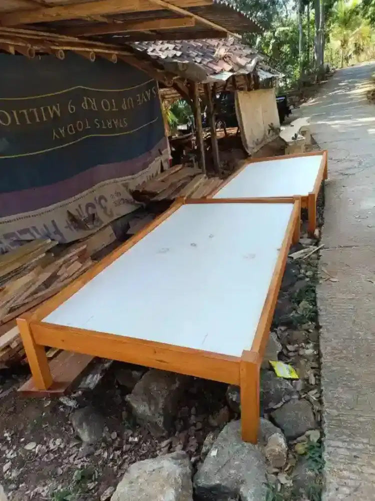 Jual tempat tidur