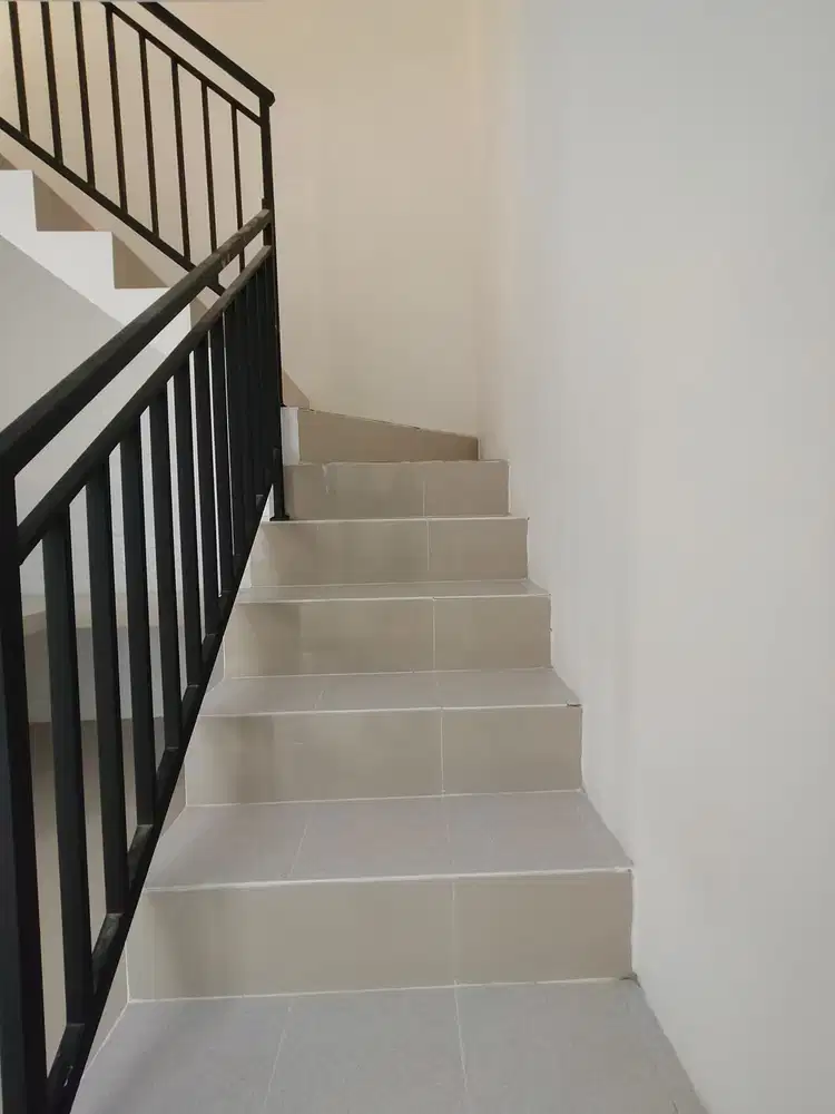 Rumah Baru  Minimalis 2 Lantai Siap Huni Di Condet - Jakarta Timur.