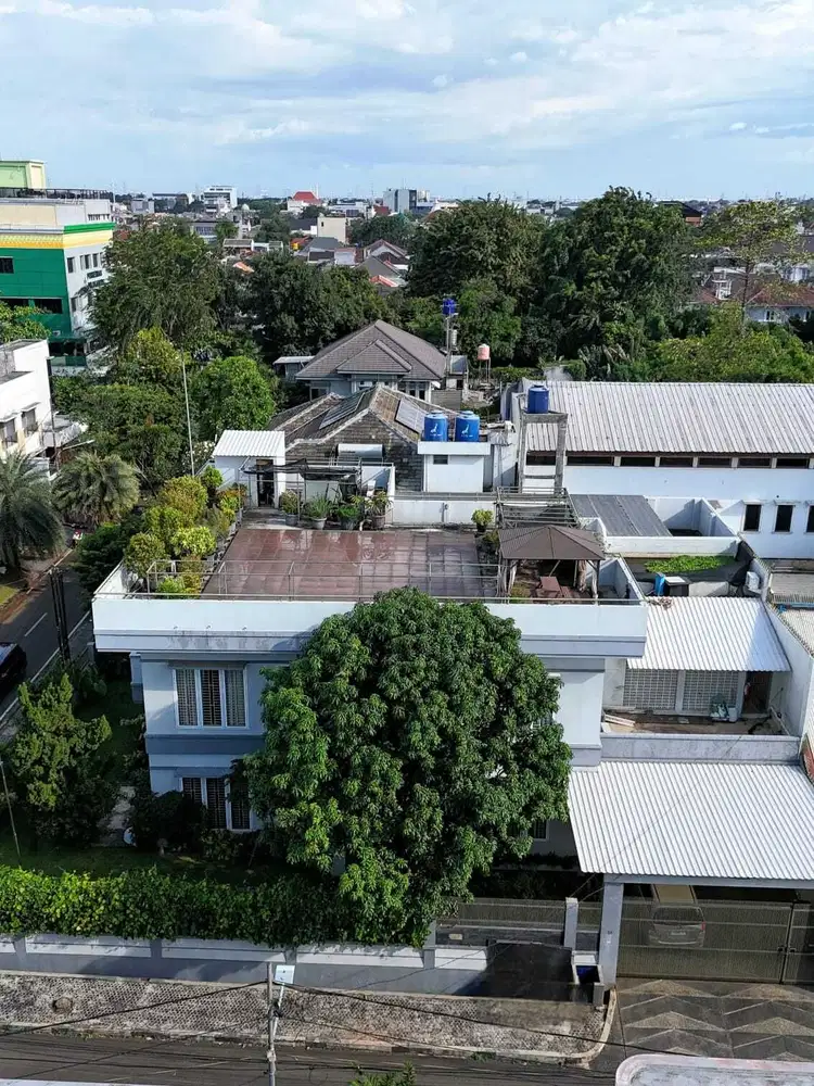 Rumah Modern Tropis With Rooftop Posisi Hook Di Kayu Putih Jakarta Tim