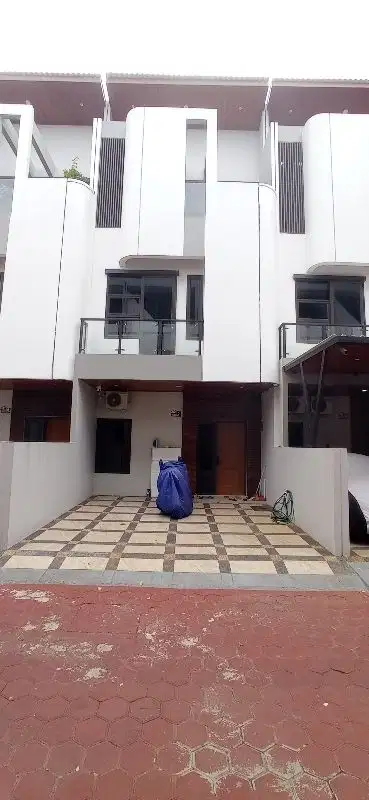 Rumah minimalis di utan kayu jakarta timur lokasi sangat strategis