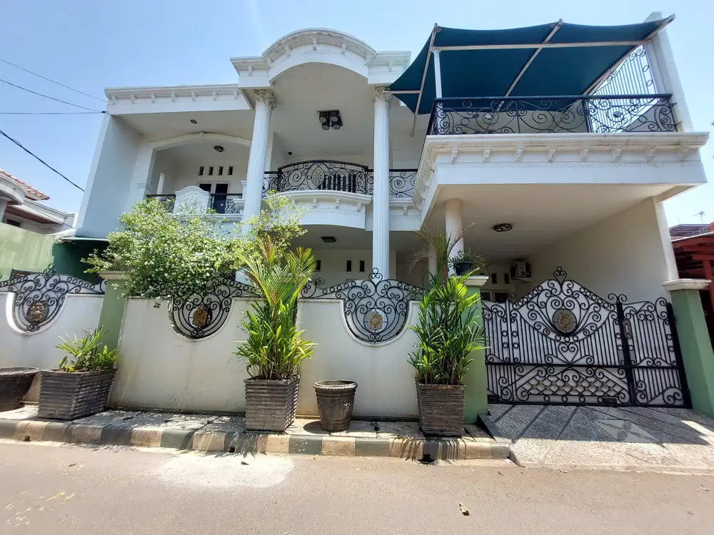 Dijual Rumah Mewah 2 lantai 7 kamar tidur