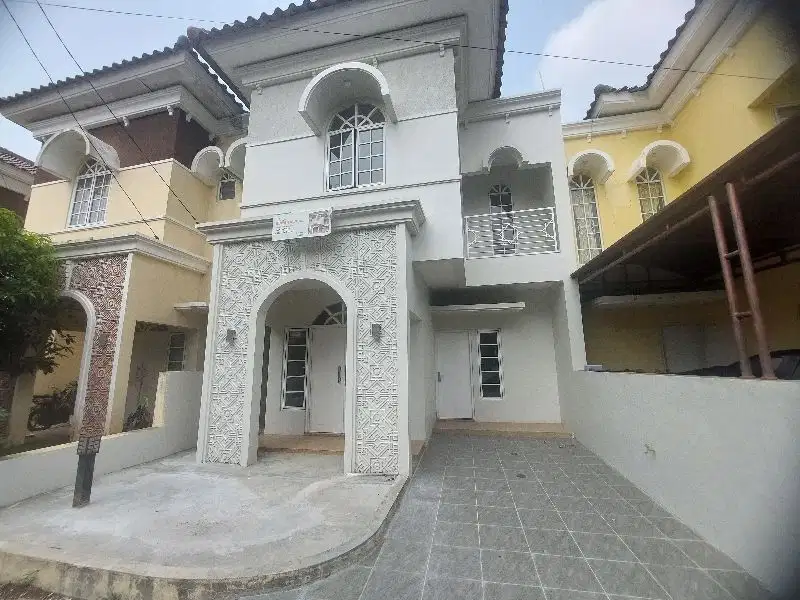 Strategis! 5 menit ke LRT dan Tol. Rumah 2 Lt. di Cibubur Sudah Renov