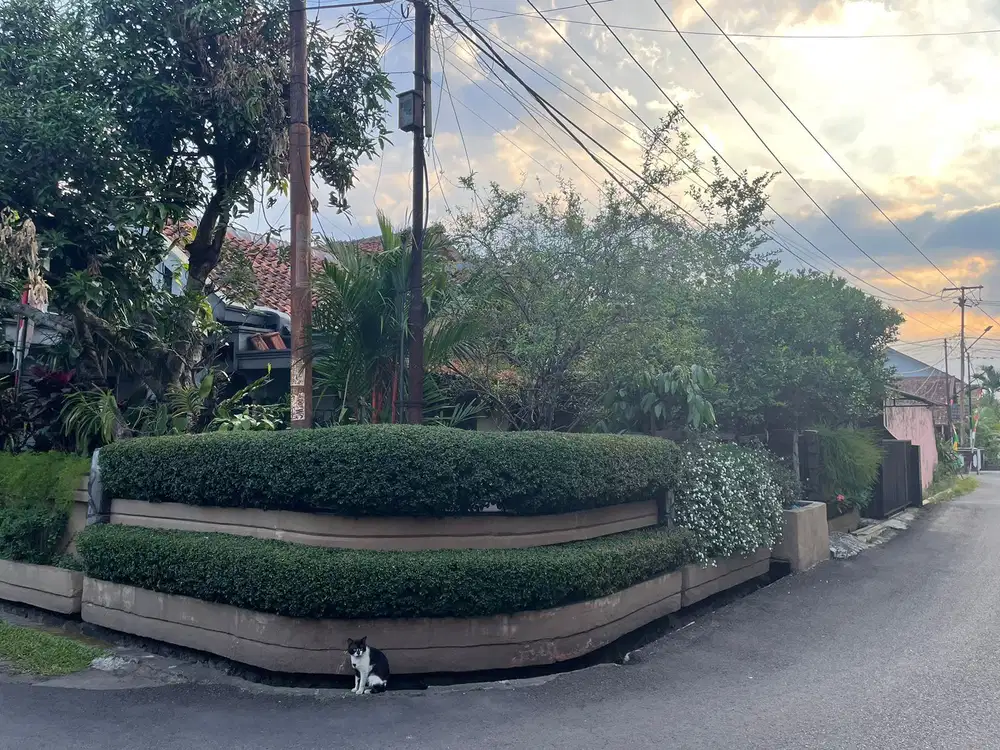 DIJUAL RUMAH HOEK DI KOMPLEK GURUMINDA ARCAMANIK BANDUNG TIMUR