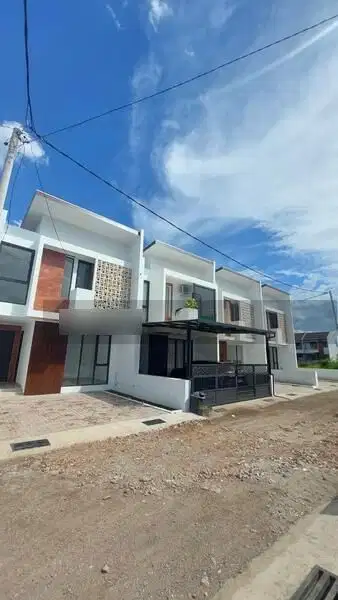 Rumah 2 Lantai Dekat Masjid Al-Jabar