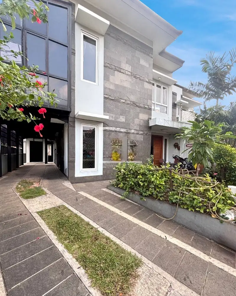 RUMAH MEWAH SIAP HUNI + PRIVATE POOL Akses Lebar  3 Mobil