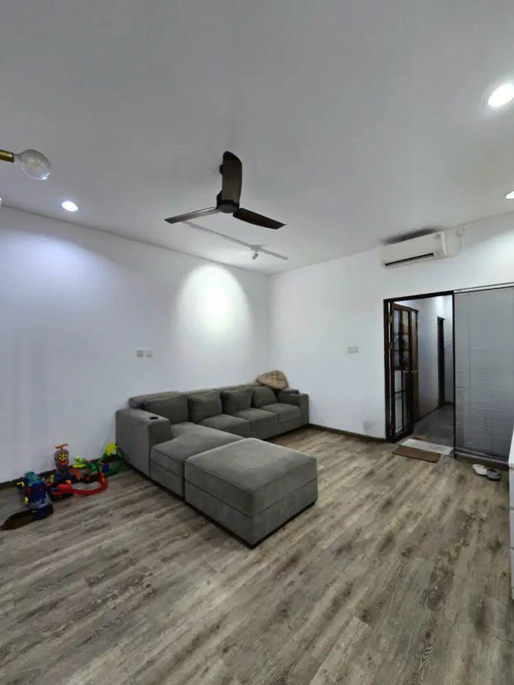 Rumah Hook Private Pool Di Metland Menteng Cakung Jakarta Timur