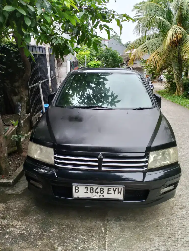 Mitsubishi chariot tahun 2000 matic