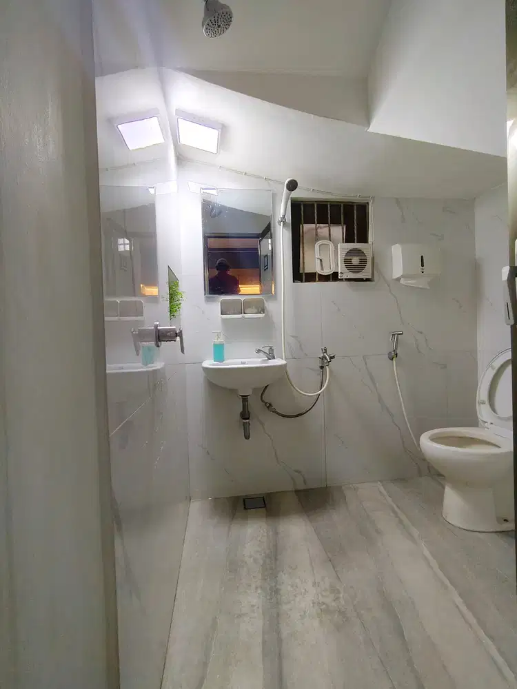 Rumah Second Design Modern Tropis di Bambu Apus Cipayung Jakarta Timur