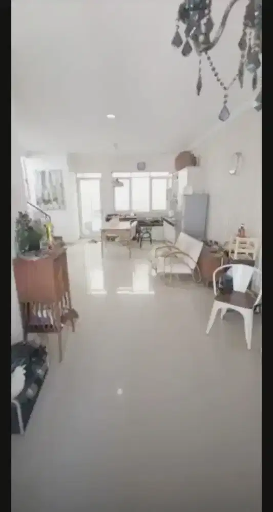 Di Sewakan Rumah Dua Lantai Minimalis Di Graceland Residence Antapani