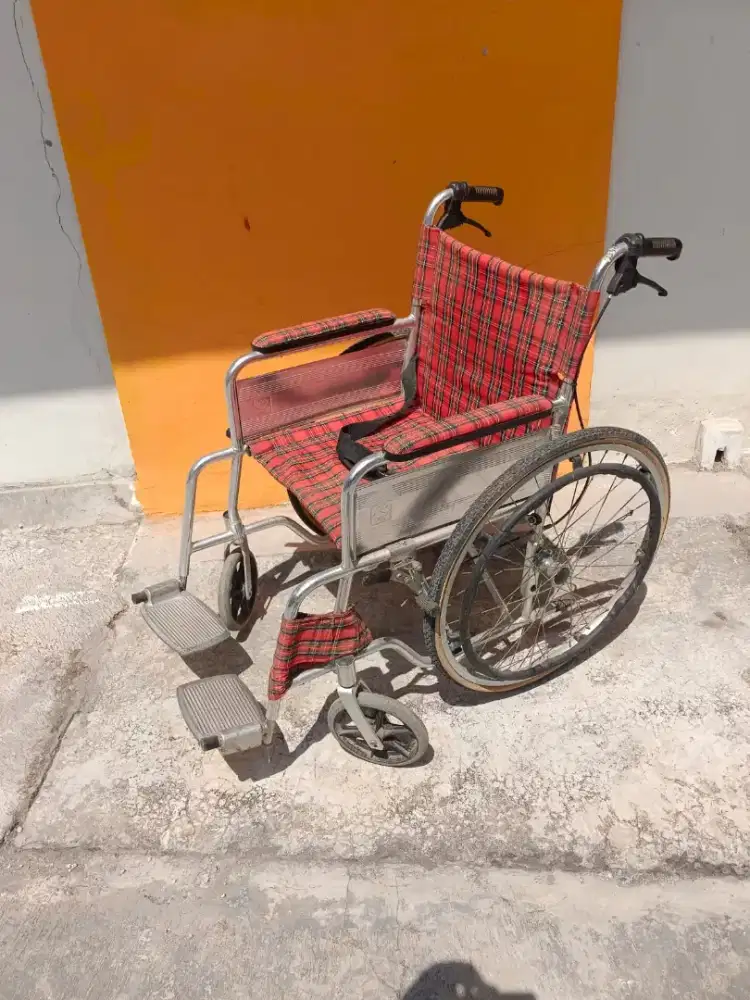 Kursi Roda Kondisi Bagus, Baik, Normal