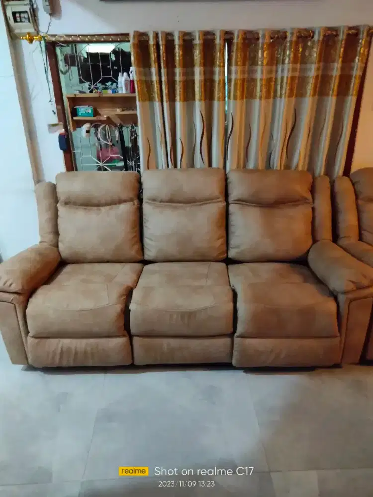 Panggilan servis kursi dan sofa