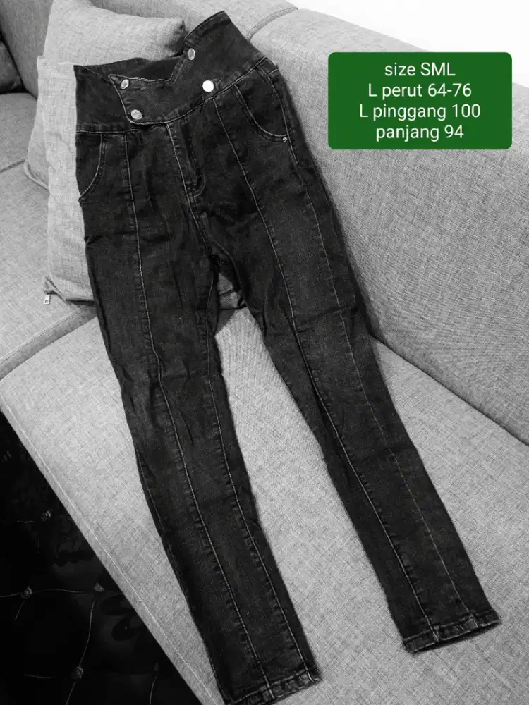 Celana jeans black wash high waist