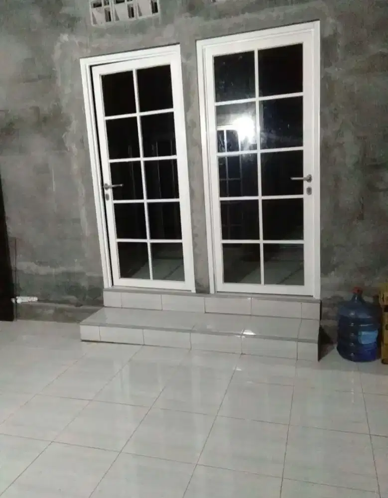 Pintu kaca alumunium