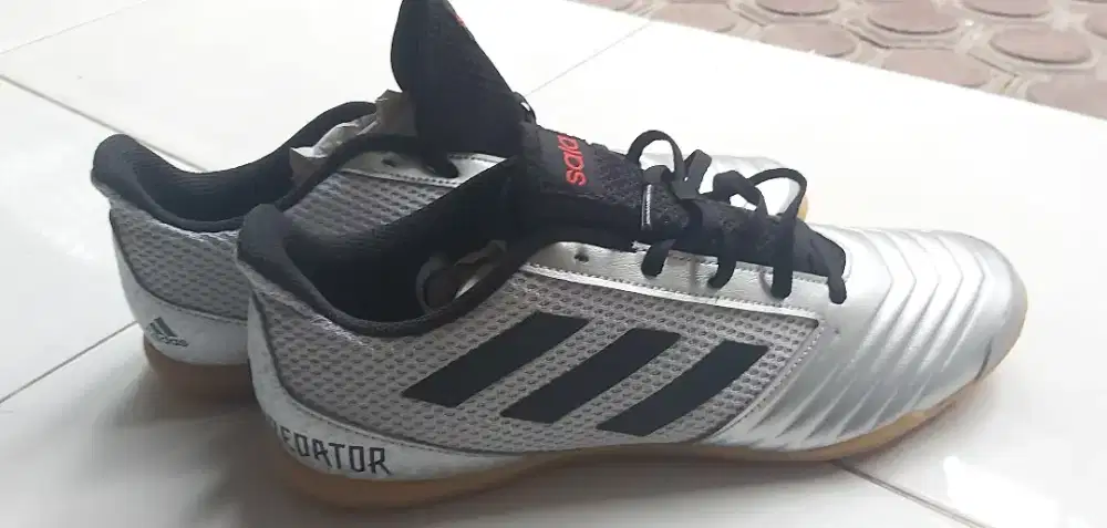 Sepatu Futsal Adidas