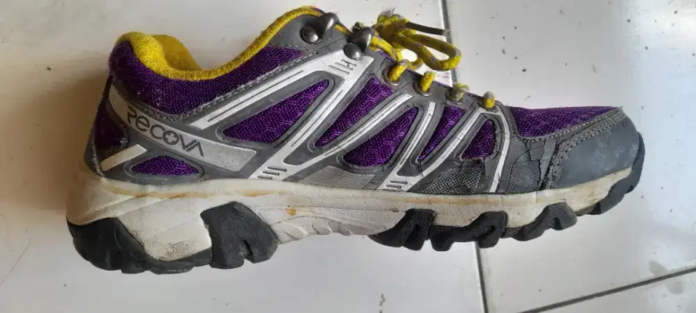 Sepatu heking ukuran 38