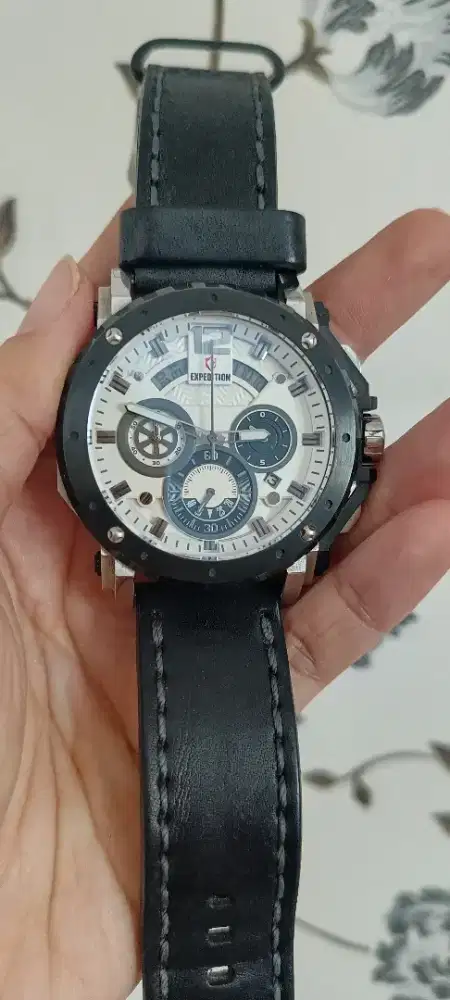 Jam tangan dijamin ORI murah meriah aja