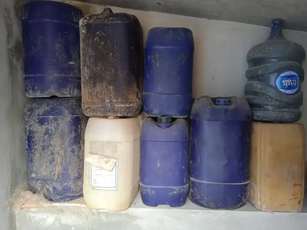 Derigen bekas ukuran 30 Liter ada sekitar 11 derigen