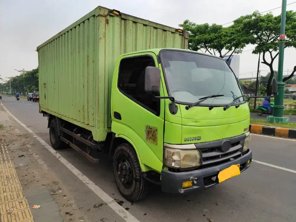 Hino Dutro 110HD 6 Roda Box Tahun 2018