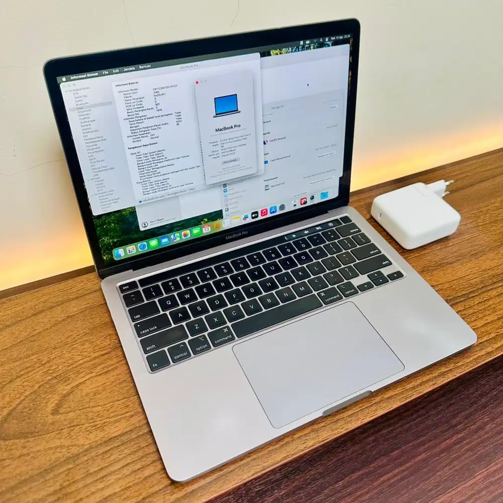 MacBook Pro 13 inch 2020 4 thunderbolt i7 Ram 16gb ssd 512GB