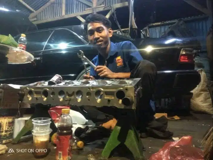 Mencari lowongan pekerjaan mekanik mobil dan motor