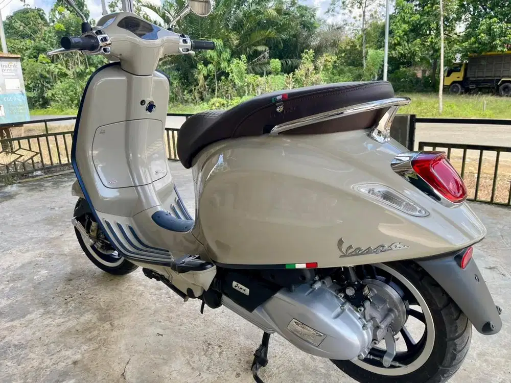 Vespa matic primavera beige