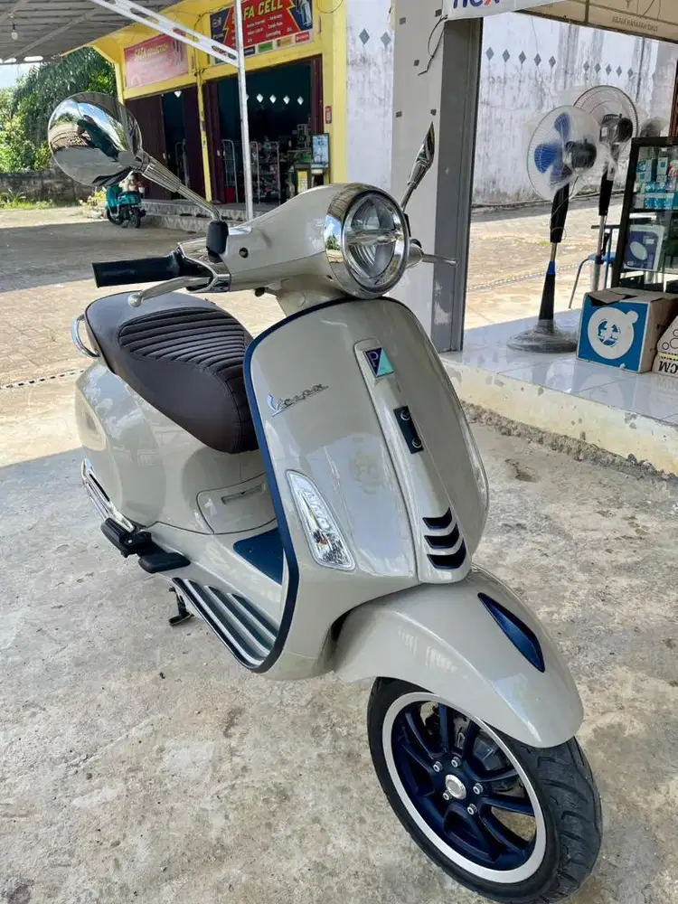 Vespa matic primavera beige