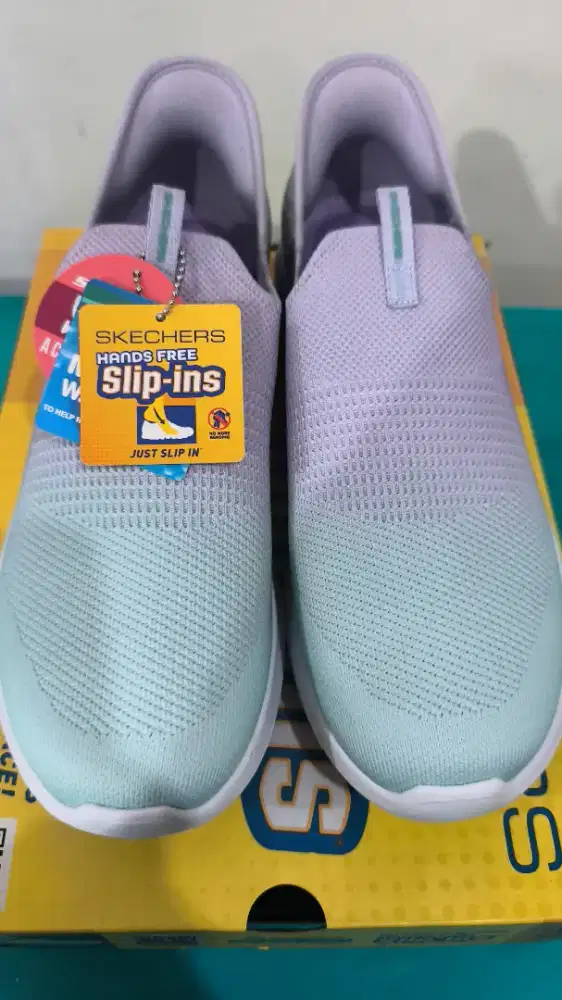 Sepatu Skechers  Wanita