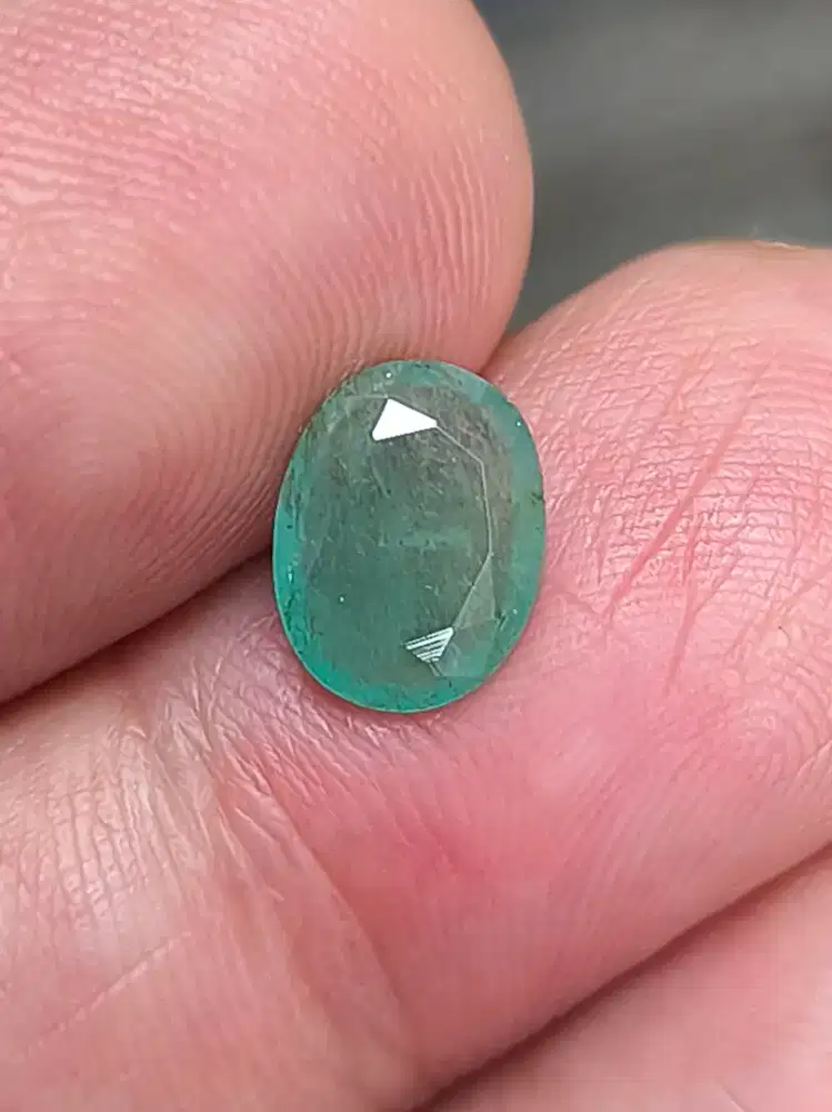 Batu zamrud Emerald beryl 1.60 carat top kristal
