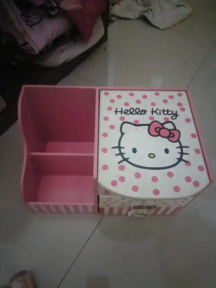 Tempat kosmetikhellokitty kayu