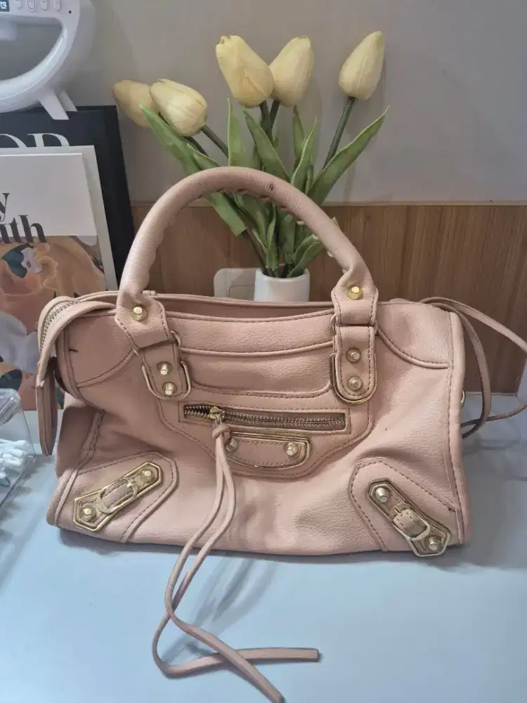 Balenciaga bekas pakai