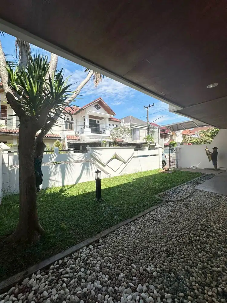 Disewakan Rumah Klasik Prapen Indah Timur sudah Renovasi