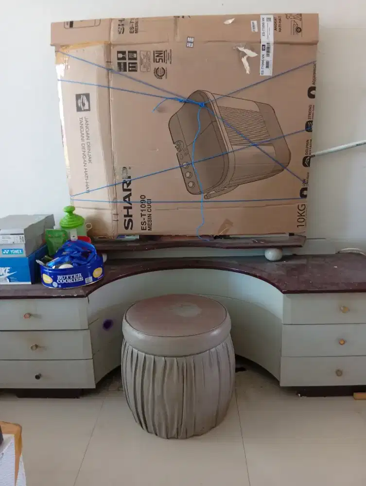 Buffet meja rias Nakas 1 set kursi duduk bundar