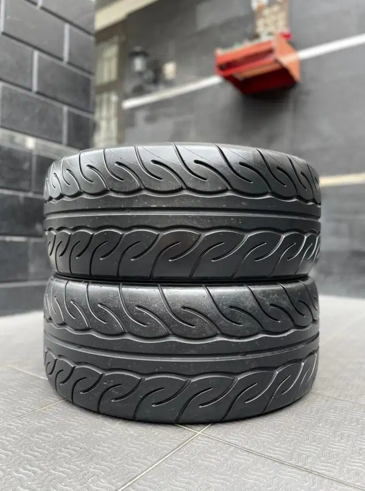 245 40 19 Yokohama Advan Neova AD08R BMW F10 F30 Mercy W212 W213 Audi