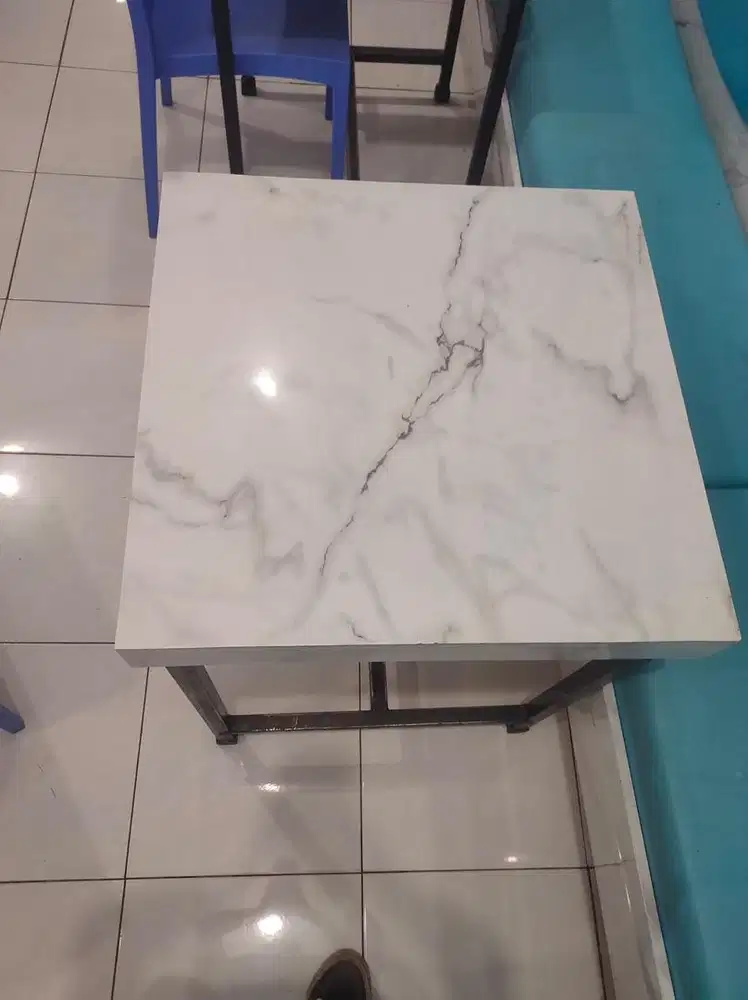 meja marmer bisa dijadikan meja makan atau meja cafe restoran