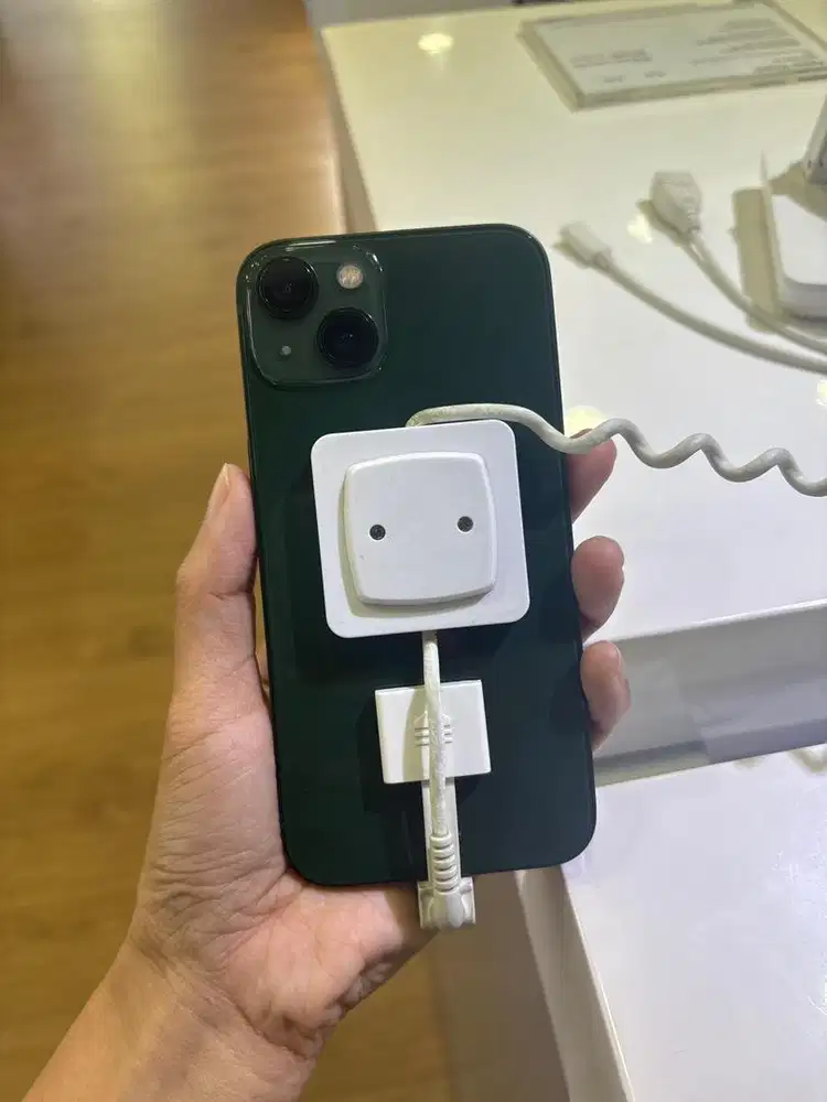 Iphone 13 128GB Starlight (putih) garansi resmi Ibox New