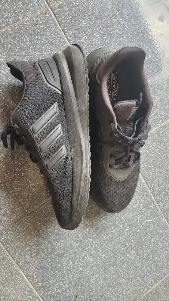 Sepatu Adidas Asli