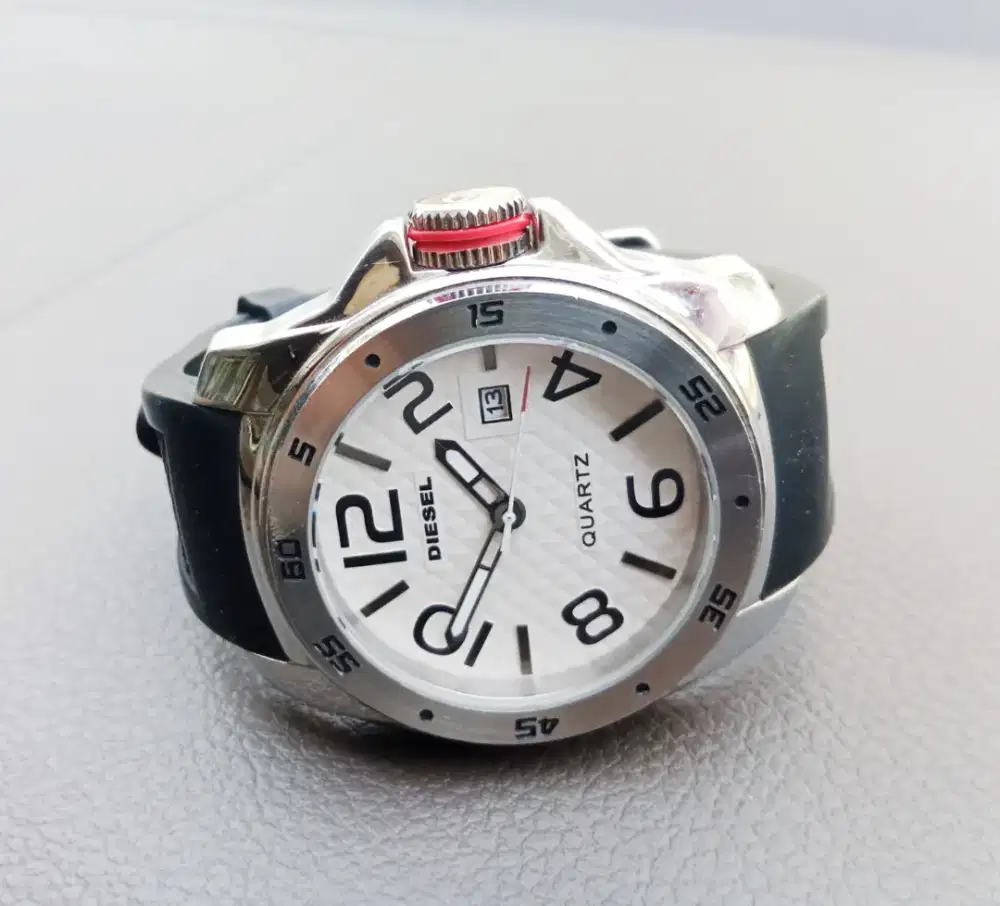 Jam tangan pria merek Diesel