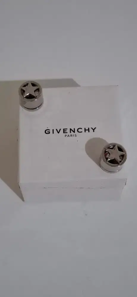 Givenchy Earing magnetic aka Anting Magnet Givenchy