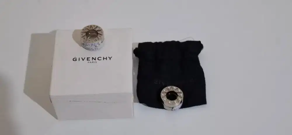 Givenchy Magnetic Earing aka Anting Magnet Givenchy