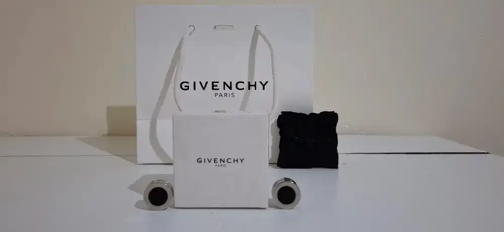 Givenchy Earing Magnetic aka Anting Magnet Givenchy