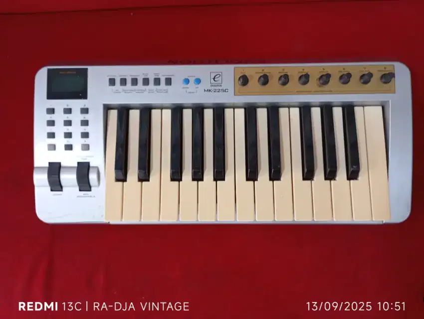 Evolution MK-225C midi controller