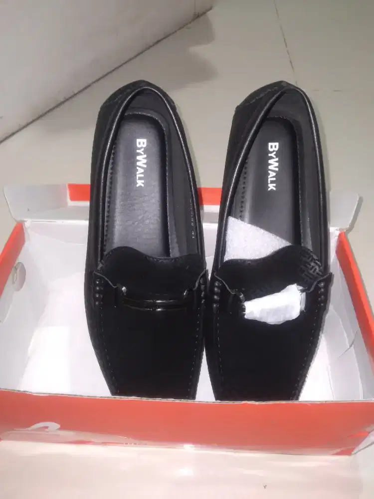Sepatu flat men byWalk