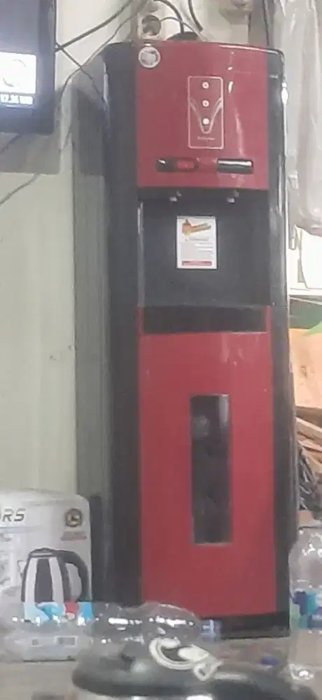 Dispenser galon bawah