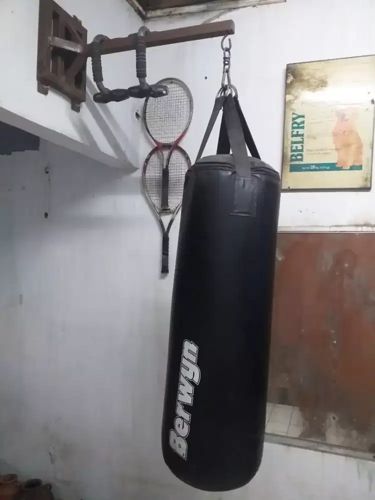 Samsak Tinju BERWYN.